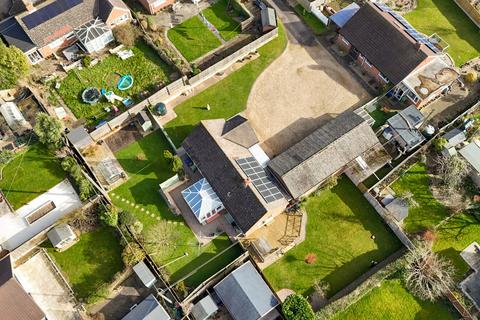 2 bedroom bungalow for sale, Nut Orchard, Twyning, Tewkesbury