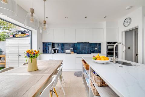 25 Allestree Road, London, SW6 6AD