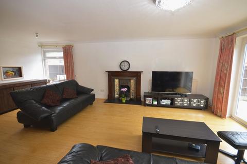 5 bedroom semi-detached house to rent, Hillcrest Close, Epsom, Surrey. KT18 5JY