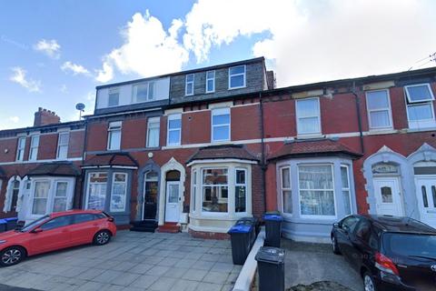 9 bedroom terraced house to rent, Clevedon Road, Blackpool, FY1