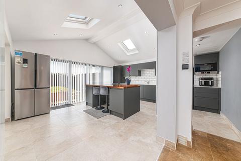 7 Winston Drive, Isham, Kettering, NN14 1HS
