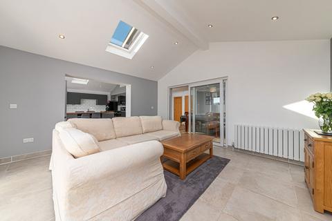 7 Winston Drive, Isham, Kettering, NN14 1HS