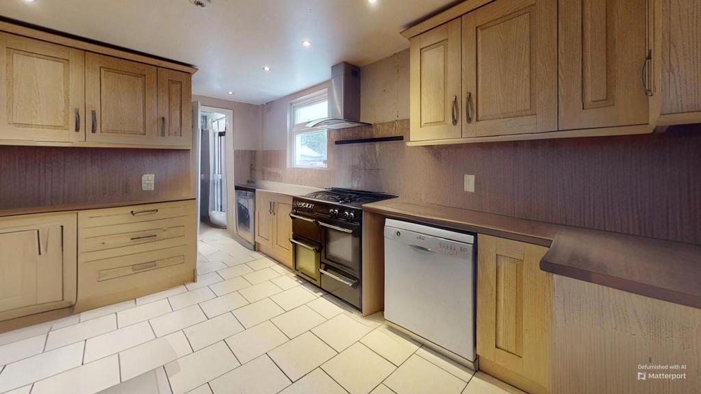 32-Newall-Avenue-Kitchen-Defurnished.jpg