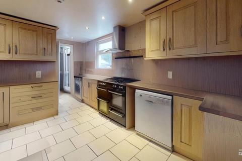 3 bedroom end of terrace house for sale, Newall Avenue, Otley