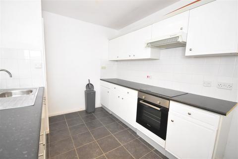 2 bedroom flat to rent, Chetwynd Road, Prenton