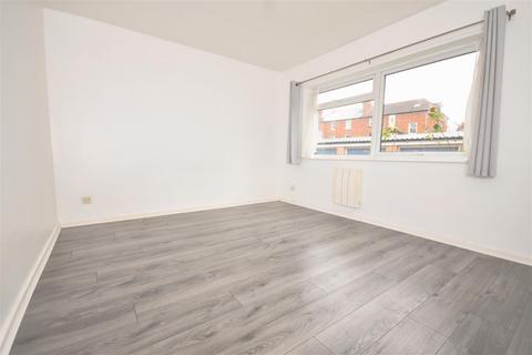 2 bedroom flat to rent, Chetwynd Road, Prenton