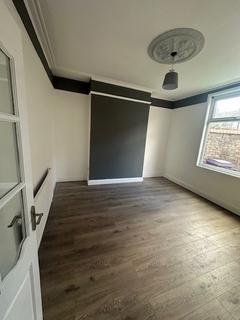 3 bedroom end of terrace house to rent, Sunbury Road, Liverpool L4