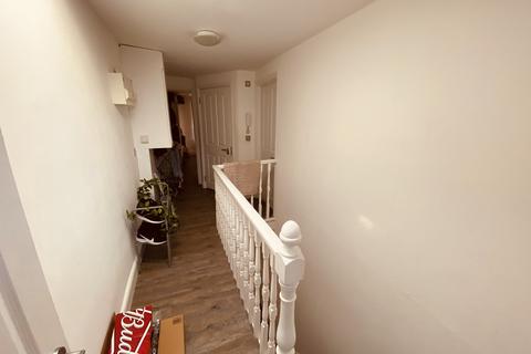 1 bedroom in a flat share to rent, Harberton Road, London N19