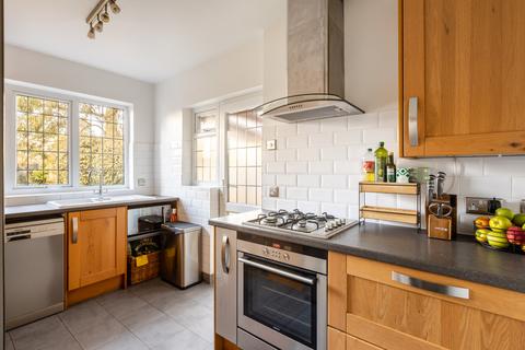 69 Overdale, Ashtead, KT21 1PU