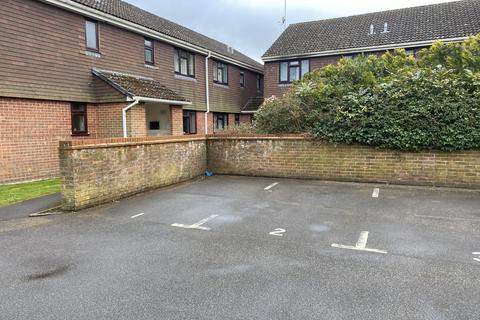 1 bedroom flat for sale, 8 Robyns Way, Edenbridge, Kent TN8 5SE