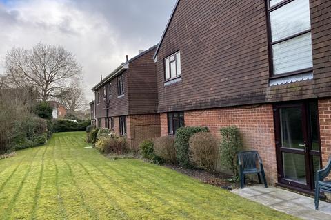 1 bedroom flat for sale, 8 Robyns Way, Edenbridge, Kent TN8 5SE