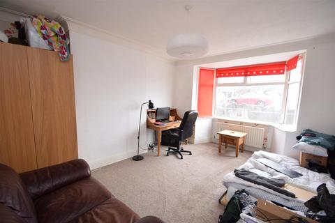 2 bedroom flat to rent, Benfield Road, Newcastle Upon Tyne, NE6