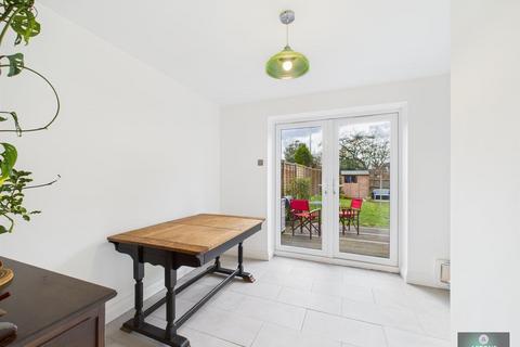 82 Worth Road, Crawley, RH10 7DT