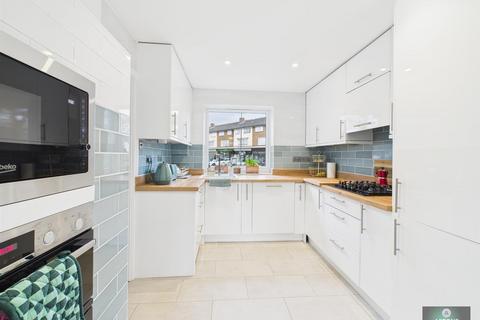 82 Worth Road, Crawley, RH10 7DT
