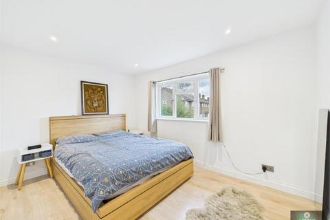 82 Worth Road, Crawley, RH10 7DT