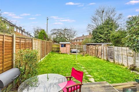 82 Worth Road, Crawley, RH10 7DT