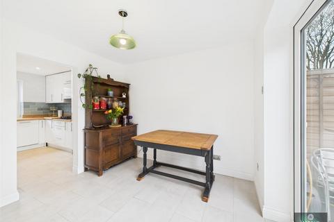 82 Worth Road, Crawley, RH10 7DT
