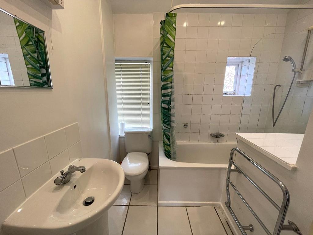 Bathroom.JPG