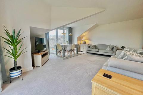 2 bedroom flat to rent, Broadgate Lane, Horsforth, Leeds, West Yorkshire, LS18