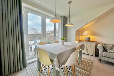2 bedroom flat to rent, Broadgate Lane, Horsforth, Leeds, West Yorkshire, LS18