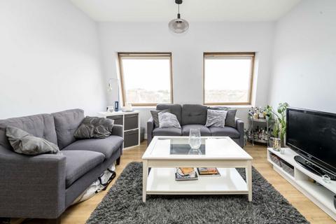 3 bedroom flat to rent, Uxbridge Road, London W12