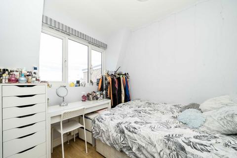 3 bedroom flat to rent, Uxbridge Road, London W12