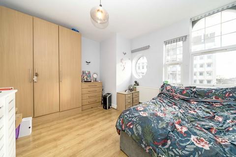 3 bedroom flat to rent, Uxbridge Road, London W12