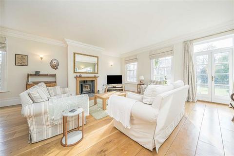 undefined, Chertsey Road, Shepperton TW17