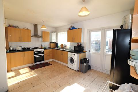 3 bedroom terraced house for sale, Henley Road, Ilford IG1