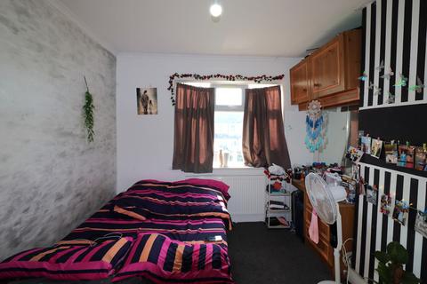 286 Henley Road, Ilford, IG1 2TL