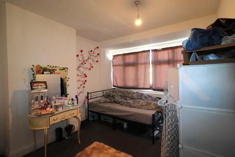 286 Henley Road, Ilford, IG1 2TL
