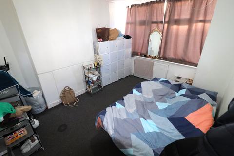 286 Henley Road, Ilford, IG1 2TL