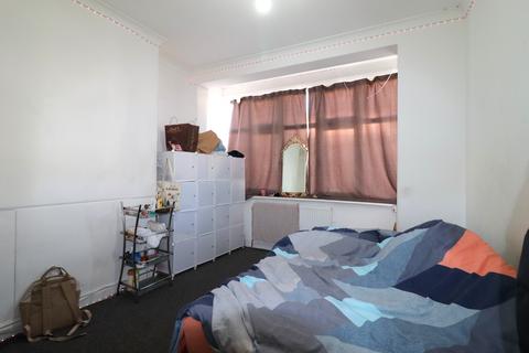 286 Henley Road, Ilford, IG1 2TL