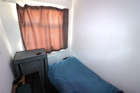 286 Henley Road, Ilford, IG1 2TL