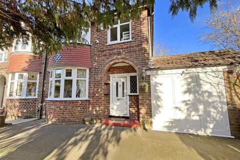 3 bedroom semi-detached house for sale, Woodlands Drive, Sale