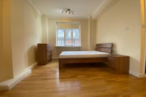 Studio to rent, Euston Road, London