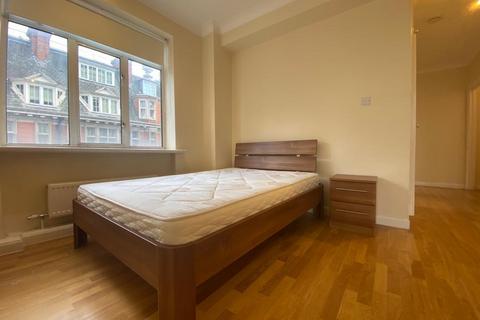 Studio to rent, Euston Road, London