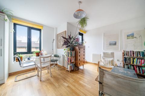 2 bedroom flat for sale, Hanover Court, 5 Stean Street, London, E8