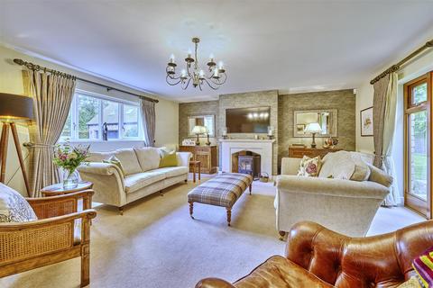 5 bedroom house for sale, Winwick Road, Thurning