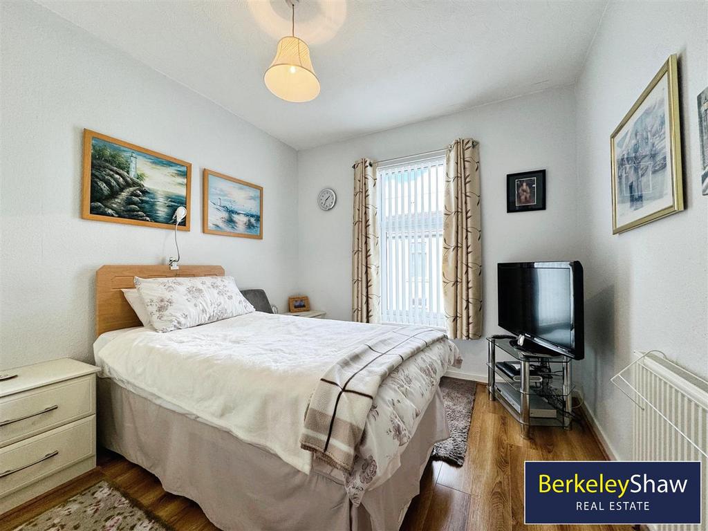 Bedroom 2 (2)