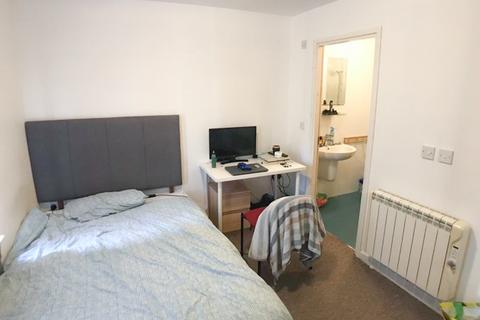 3 bedroom flat to rent, Alan Road, Manchester M20