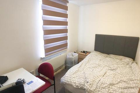 3 bedroom flat to rent, Alan Road, Manchester M20