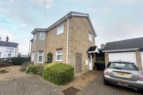 2 bedroom detached house to rent, Drove Road Biggleswade Beds