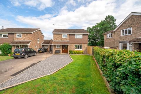 4 bedroom detached house to rent, Barnes Close, Romsey SO51