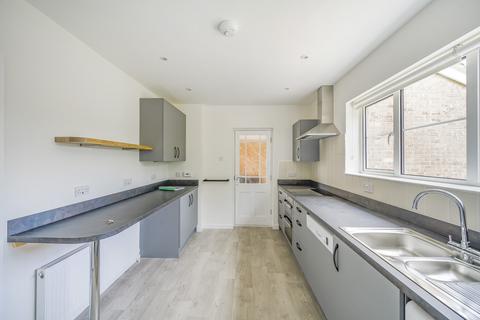 4 bedroom detached house to rent, Barnes Close, Romsey SO51