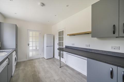 4 bedroom detached house to rent, Barnes Close, Romsey SO51