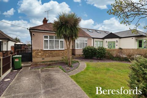 2 bedroom bungalow for sale, Moor Lane, Upminster, RM14