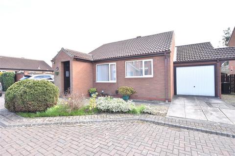 2 bedroom detached bungalow for sale, Chantry Garth, Leeds, West Yorkshire