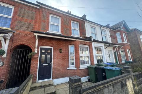 2 bedroom terraced house to rent, Cromer Road, Watford WD24