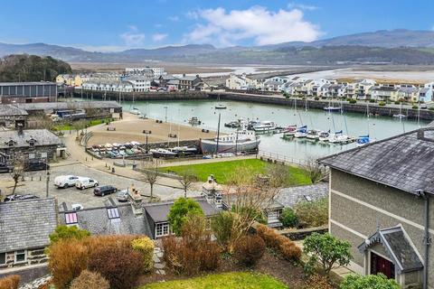 5 bedroom house for sale, Garth Terrace, Porthmadog